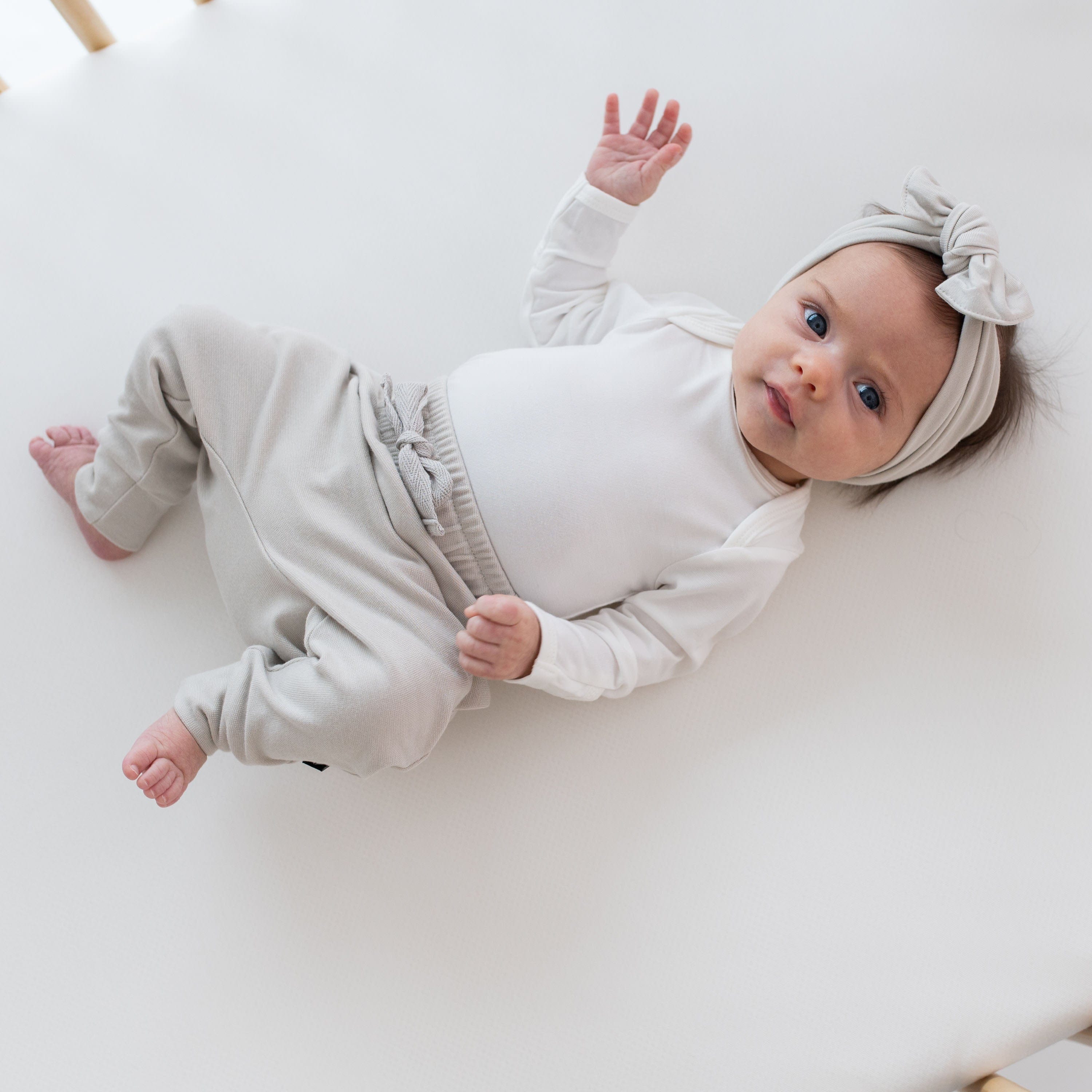 Kyte BABY Layette Long Sleeve Bodysuit in Cloud