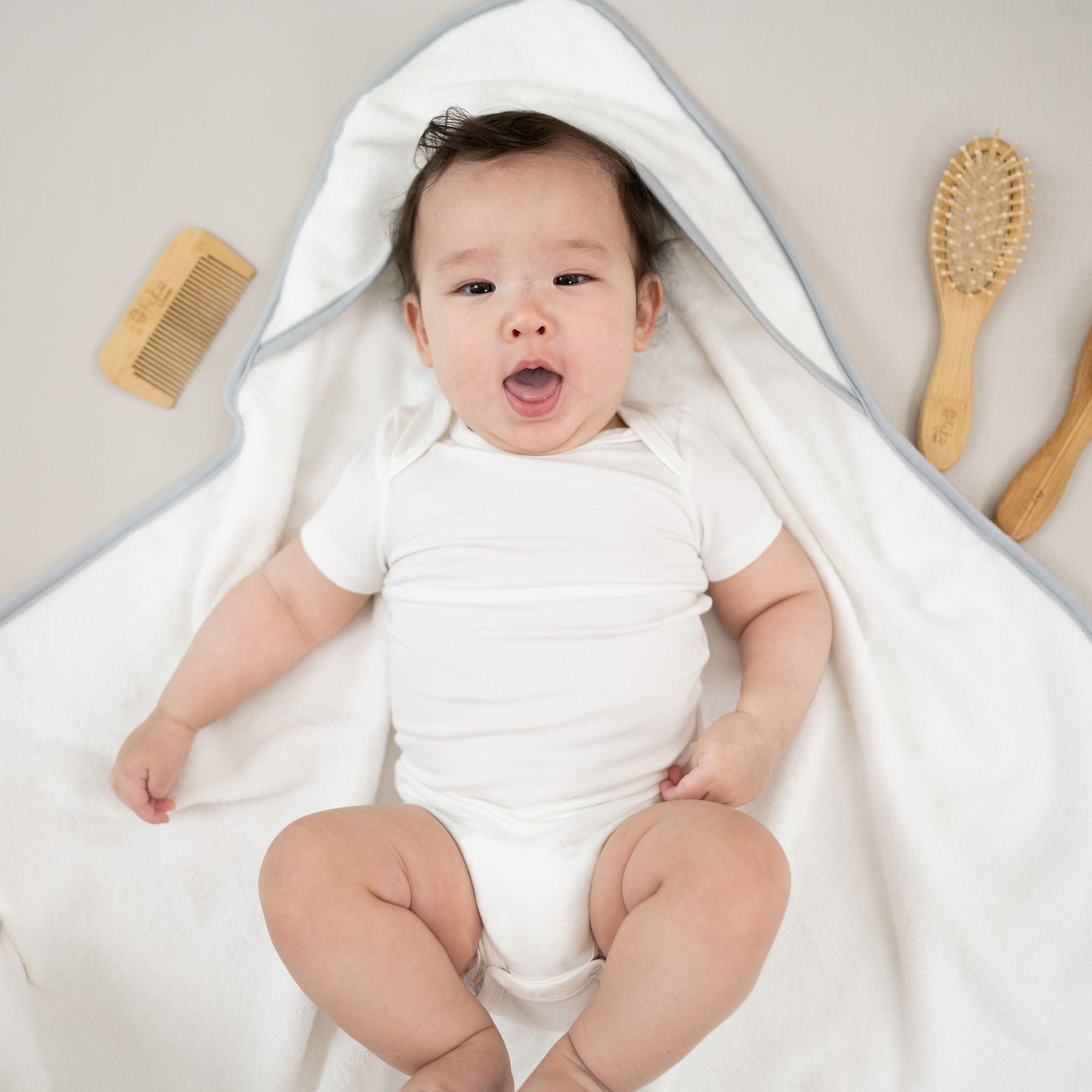 Kyte BABY Short Sleeve Bodysuits Bodysuit in Cloud