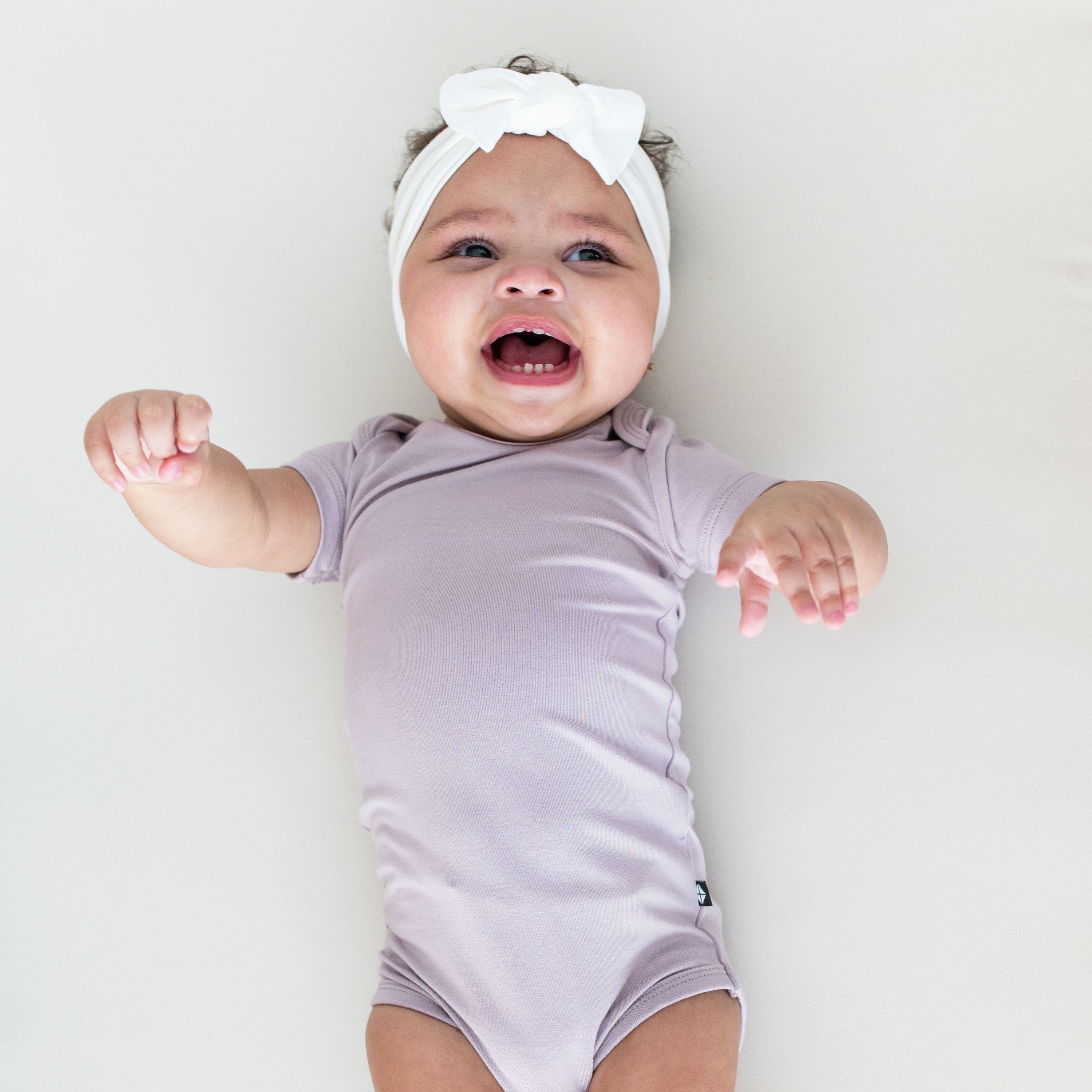 Kyte Baby Short Sleeve Bodysuits Bodysuit in Wisteria