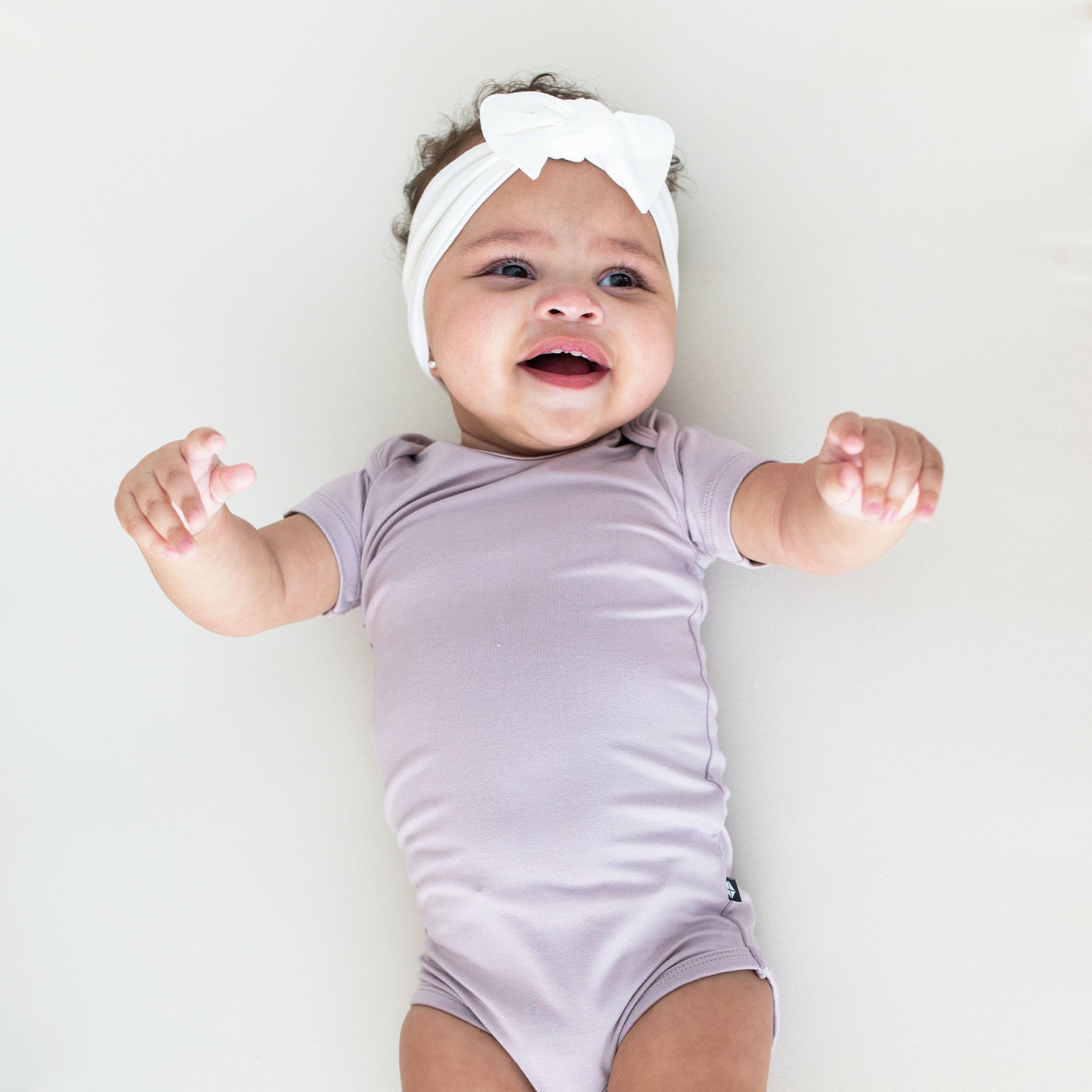 Kyte Baby Short Sleeve Bodysuits Bodysuit in Wisteria